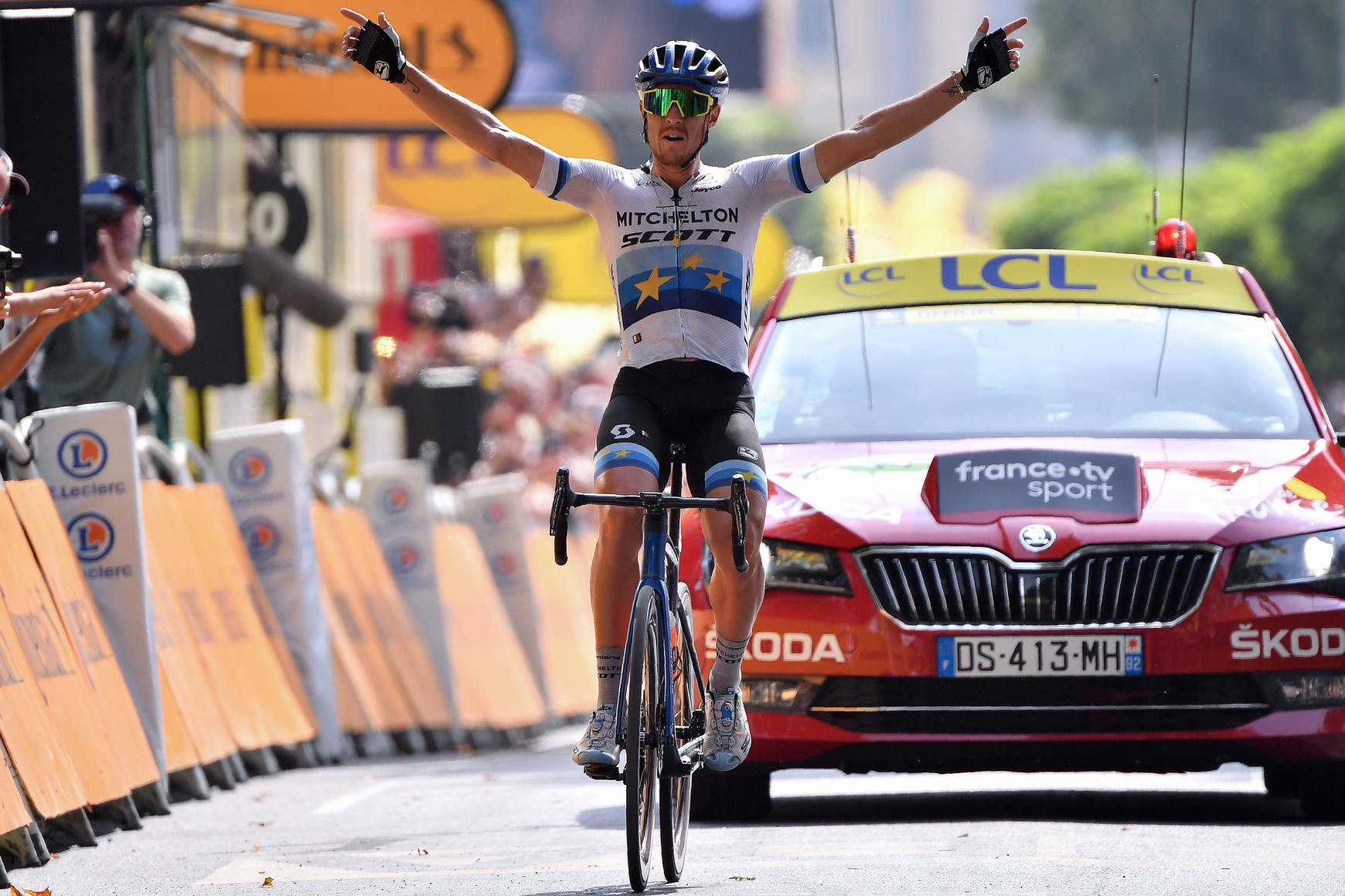Tour de France Trentin va in fuga e vince, Alaphilippe e i big lontani aspettando le Alpi Tour de France Trentin va in fuga e vince, Alaphilippe e i big lontani aspettando le Alpi