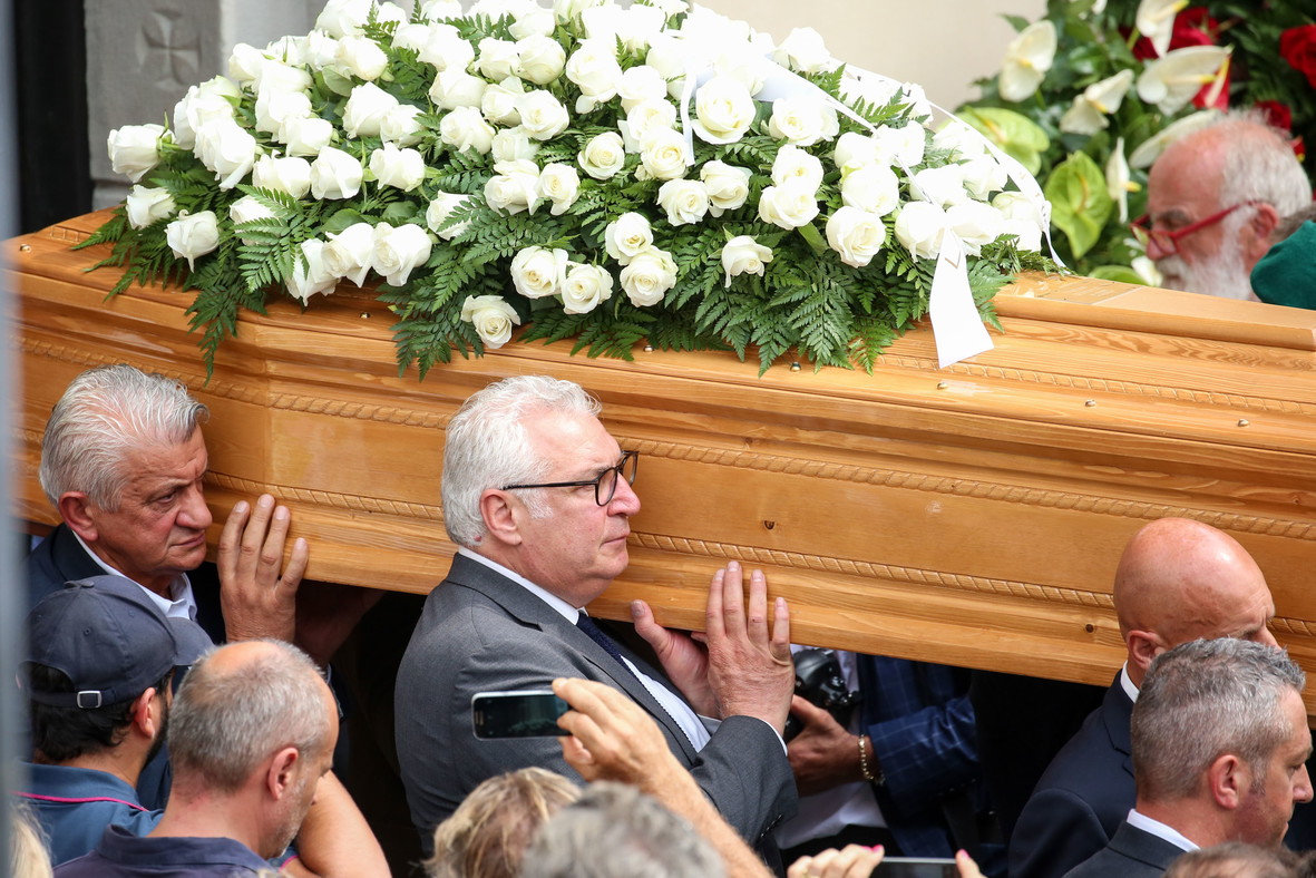 In migliaia per l'ultimo saluto a Gimondi News Sportmediaset In migliaia per l'ultimo saluto a Gimondi News Sportmediaset