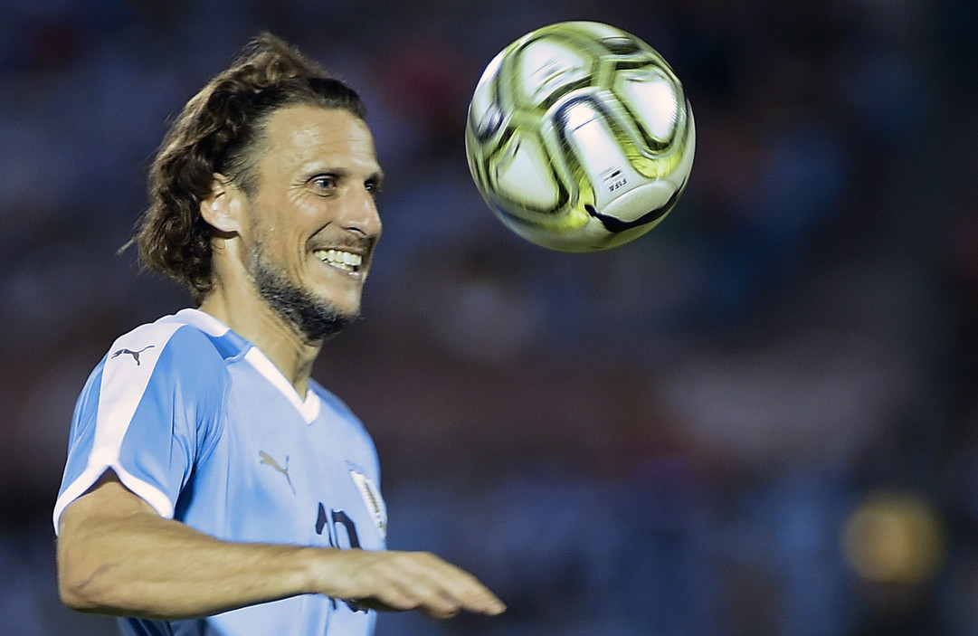 Forlan, addio al calcio: che festa in campo - foto 4