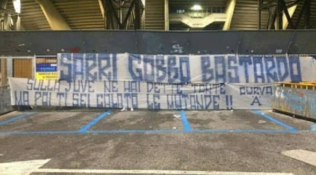 Sarri, Napoli non perdona: "Gobbo, ti sei calato le mutande!"