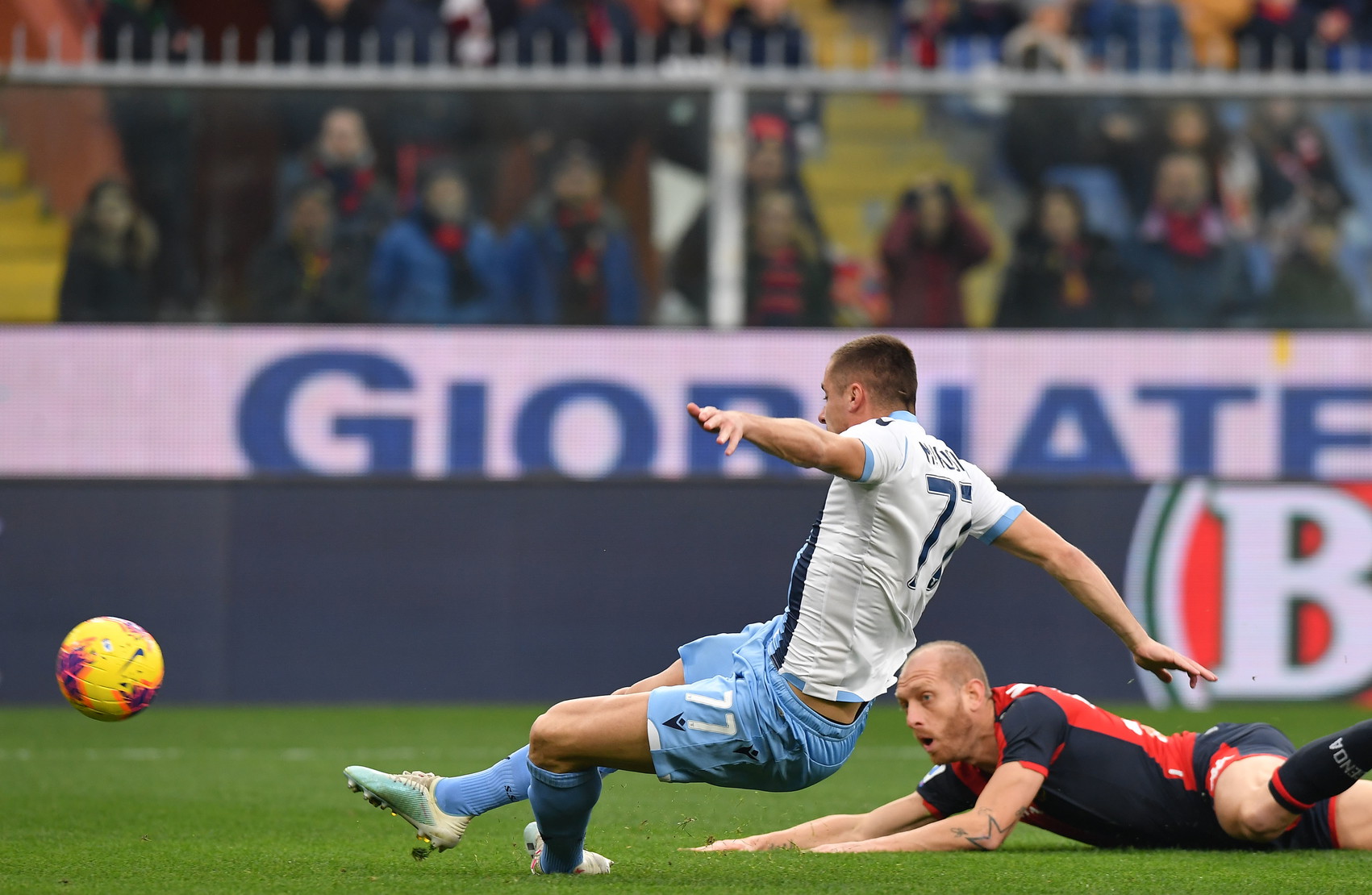 Tris al Genoa, la Lazio resta in scia alla Juve - foto 10