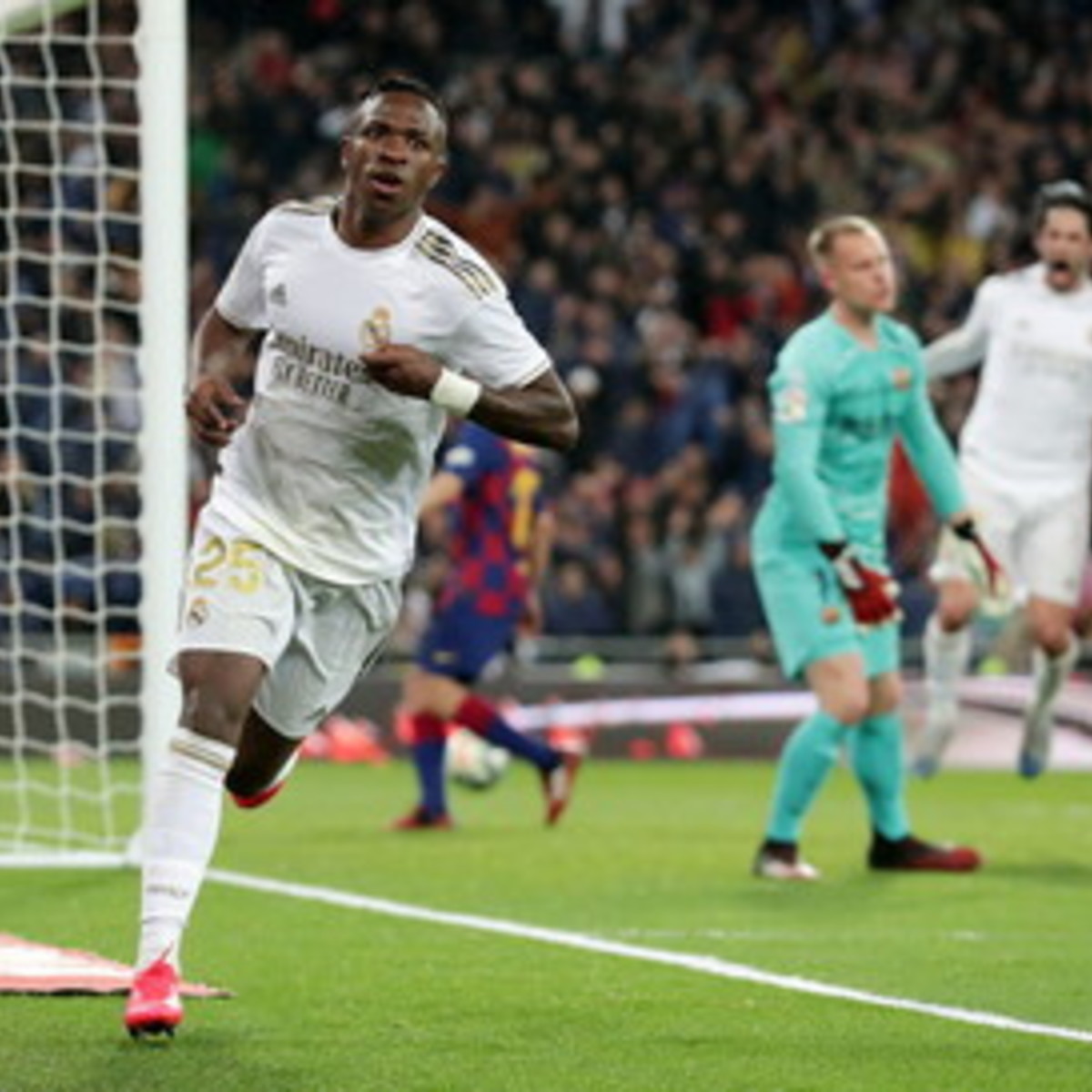 Liga: il Real abbatte il Barça, suoi il Clasico e la vetta