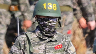 Salvate il soldato Son: la stella del Tottenham in versione militare