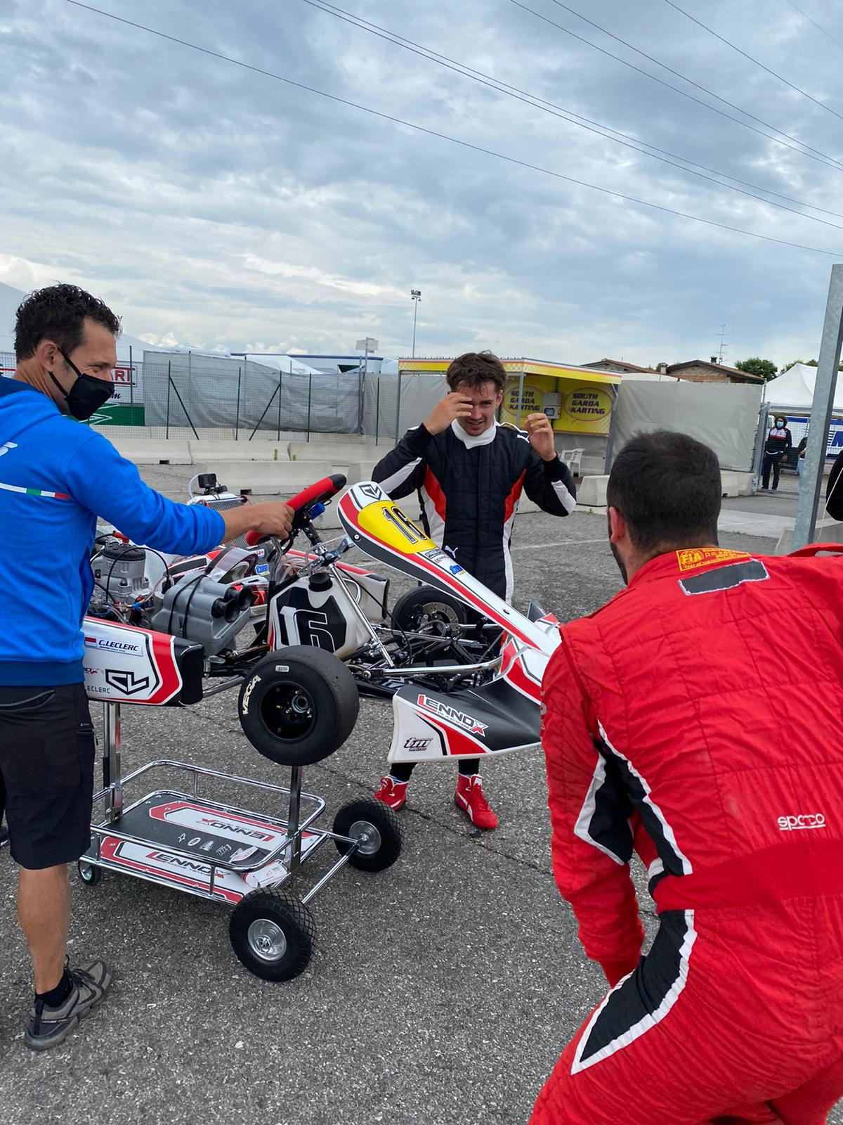 Leclerc si scalda con i kart - foto 7