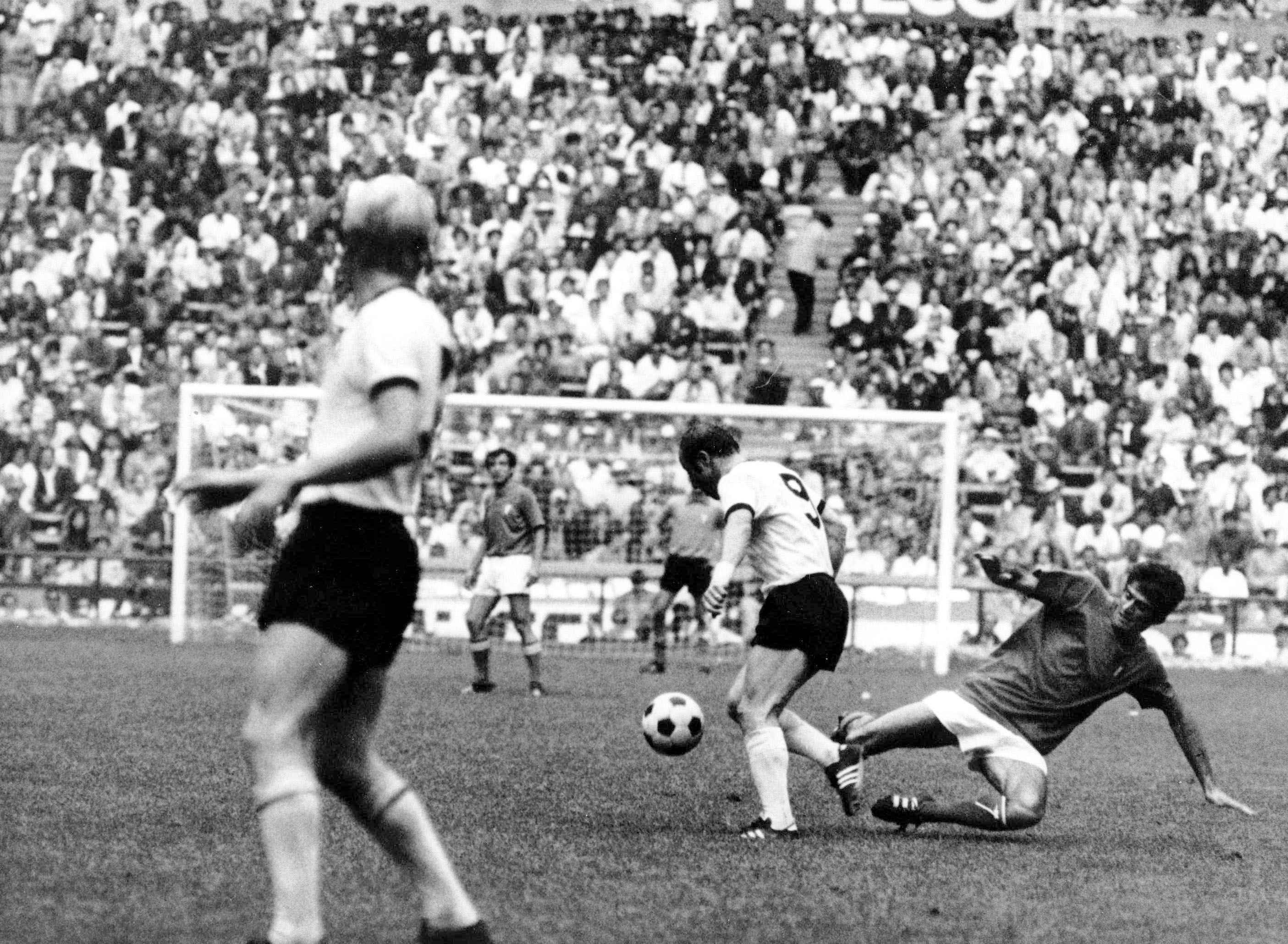 Italia-Germania 4-3: i 50 anni della 'partita del secolo' - foto 8