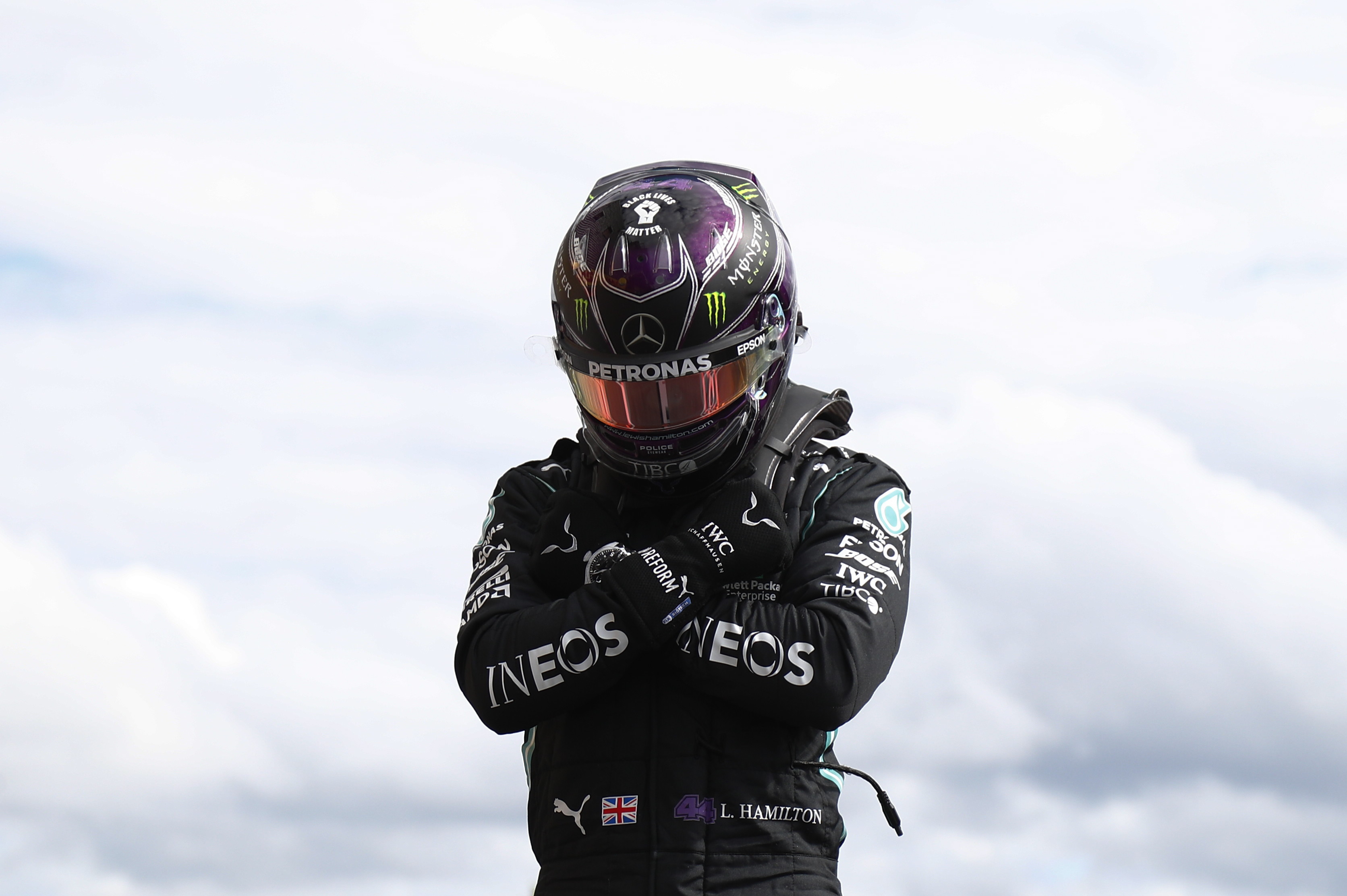 Hamilton, dedica speciale a Boseman: pole alla \
