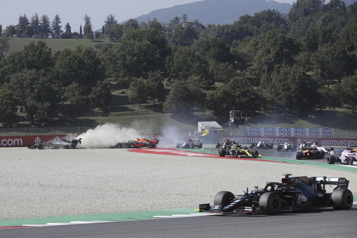 Brividi e paura al Mugello: due maxi incidenti a centro gruppo - foto 1