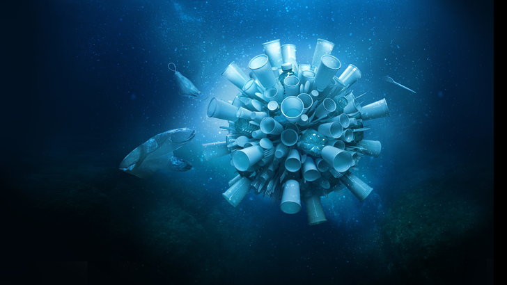 L'Italia elimina le plastiche monouso: stop a bicchierini e palloncini