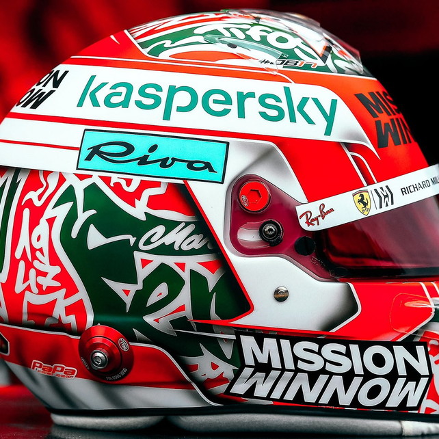 Leclerc, casco tricolore a Imola | Foto - Sportmediaset
