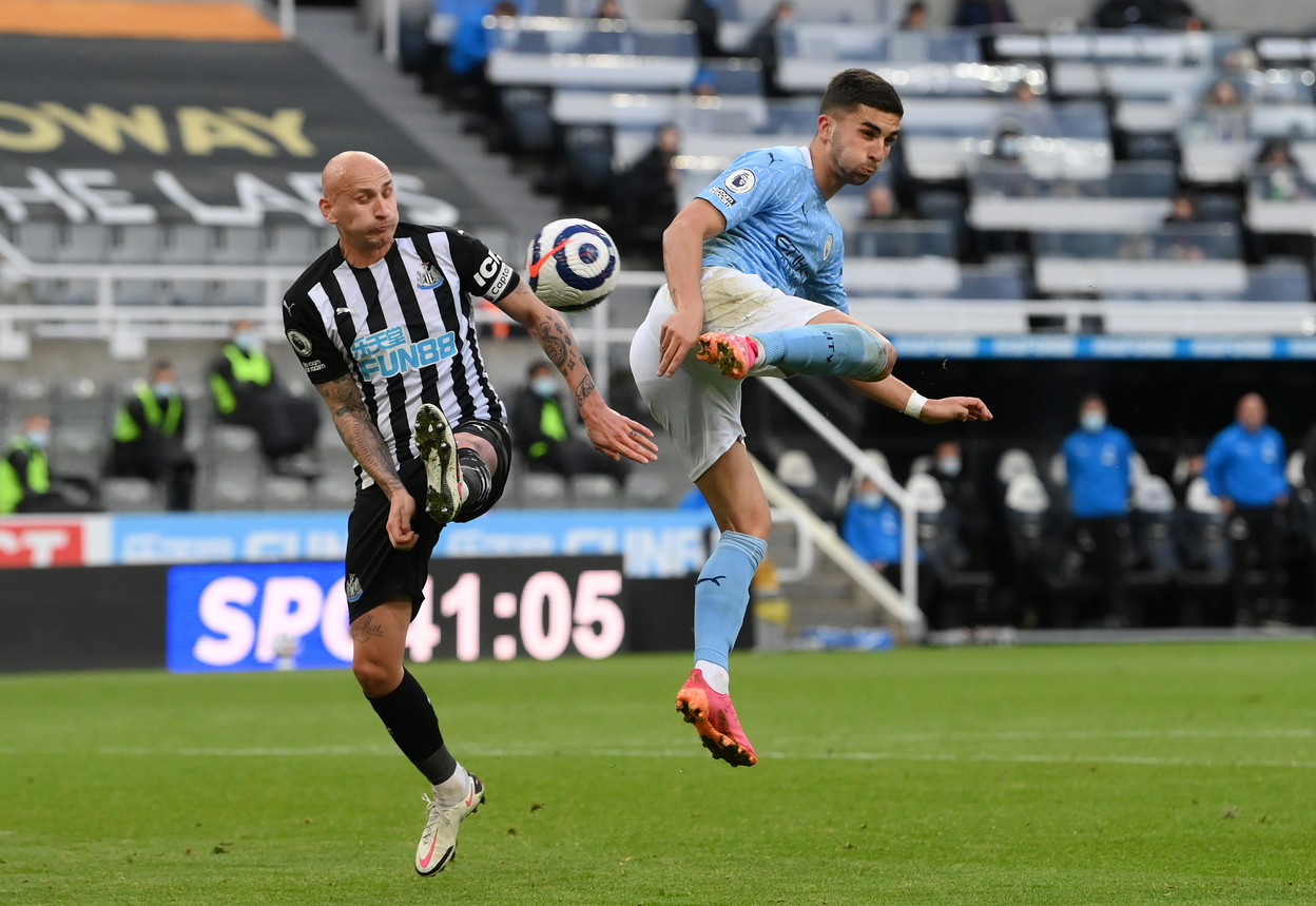 City, magia di Ferran Torres: gol di tacco al volo - foto 9