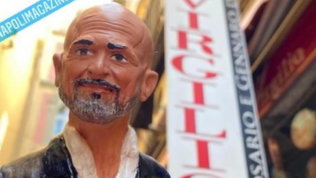Spalletti al Napoli, l'allenatore spunta anche nel presepe