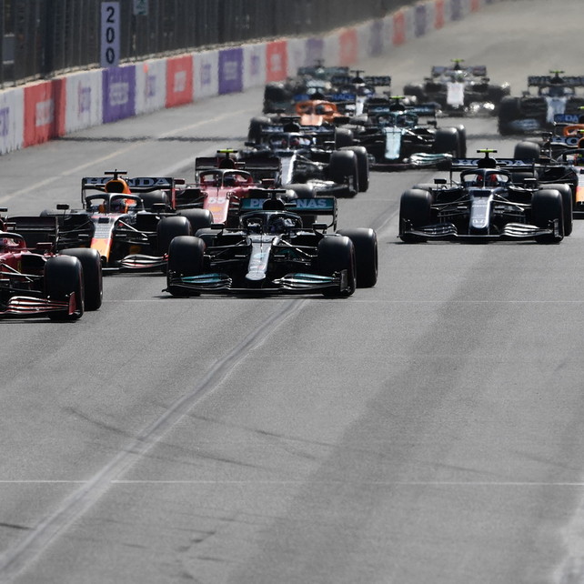 F1, Perez trionfa nel caos di Baku