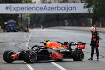 Lo sfogo di Verstappen: "&Egrave; successo qualcosa di strano, a volte odio questo sport".