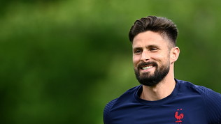 Giroud "flirta" col Milan: "Grande club, ho adorato tanti campioni rossoneri"