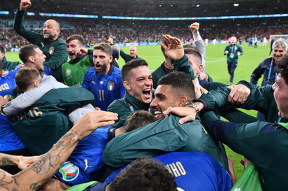 Italia in finale, gli Azzurri dedicano la vittoria a Spinazzola e lo aspettano a Wembley - foto 7