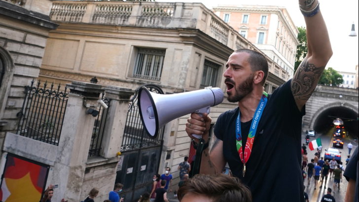 Bonucci e il pullman scoperto: "Molto italiano scaricare le colpe"