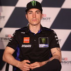 Vi&ntilde;ales osanna Rossi in conferenza: "Un dio delle moto"