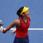 Raducanu&nbsp;regina di New York a 18 anni: Fernandez battuta in due set