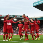 Tris Liverpool a Leeds, anche Klopp in vetta. Brutto infortunio per Elliott