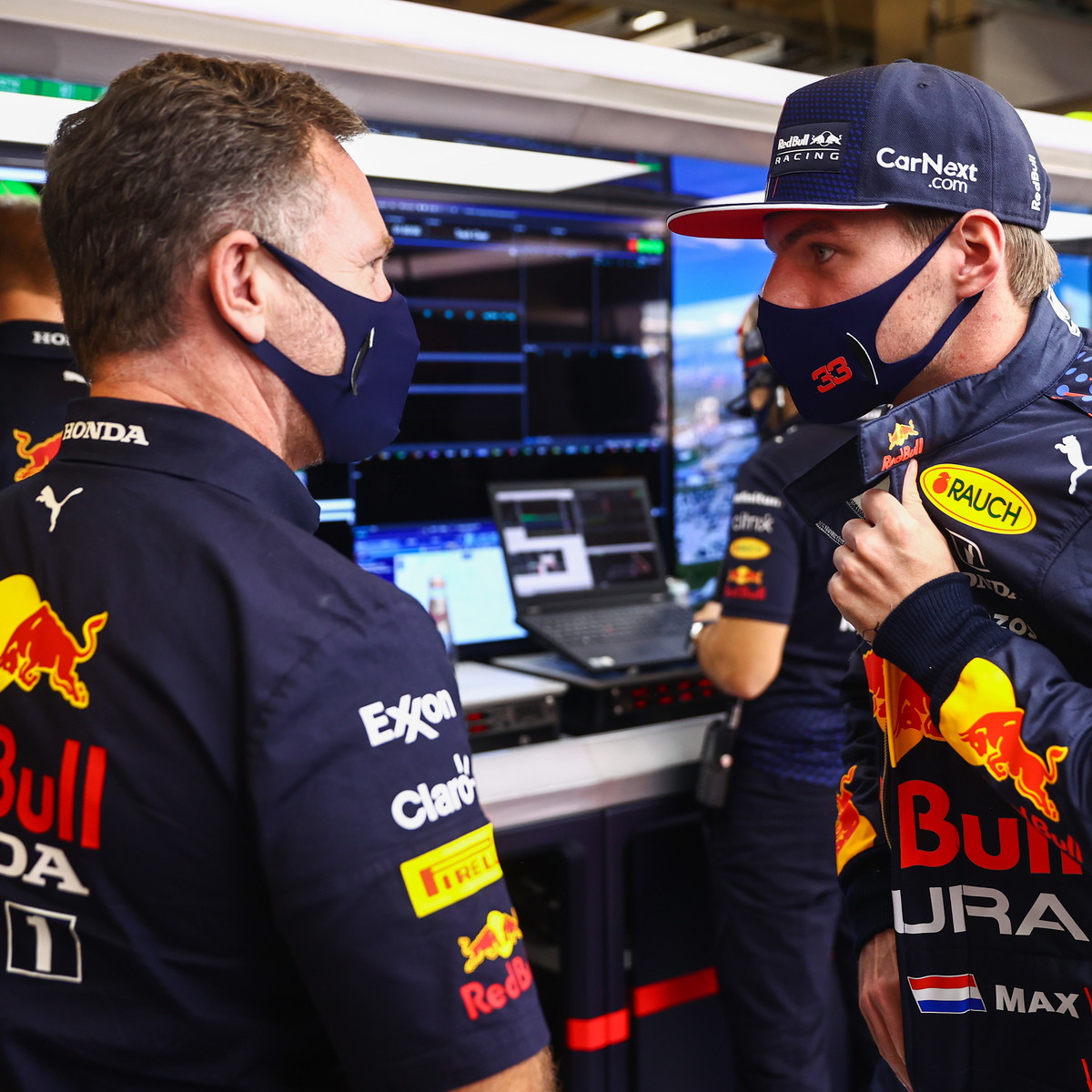 Hamilton e Verstappen ai ferri corti: "Lewis mi ha affiancato e poi spinto fuori in fondo al rettilineo"