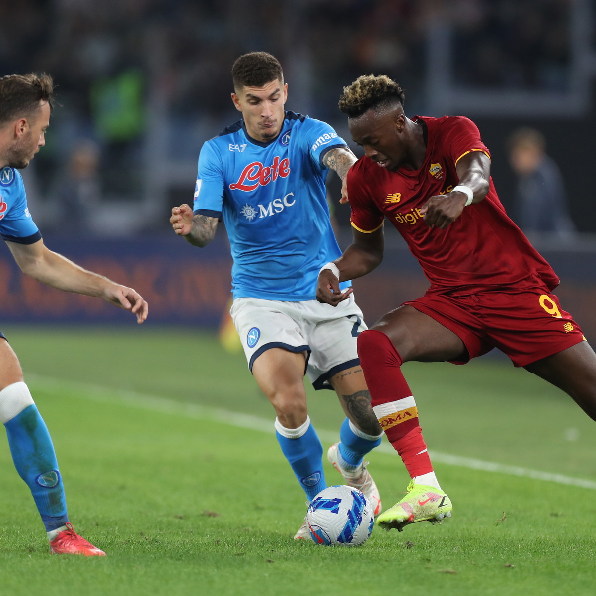 Roma e Napoli non si fanno male, Mou impone il primo stop a Spalletti