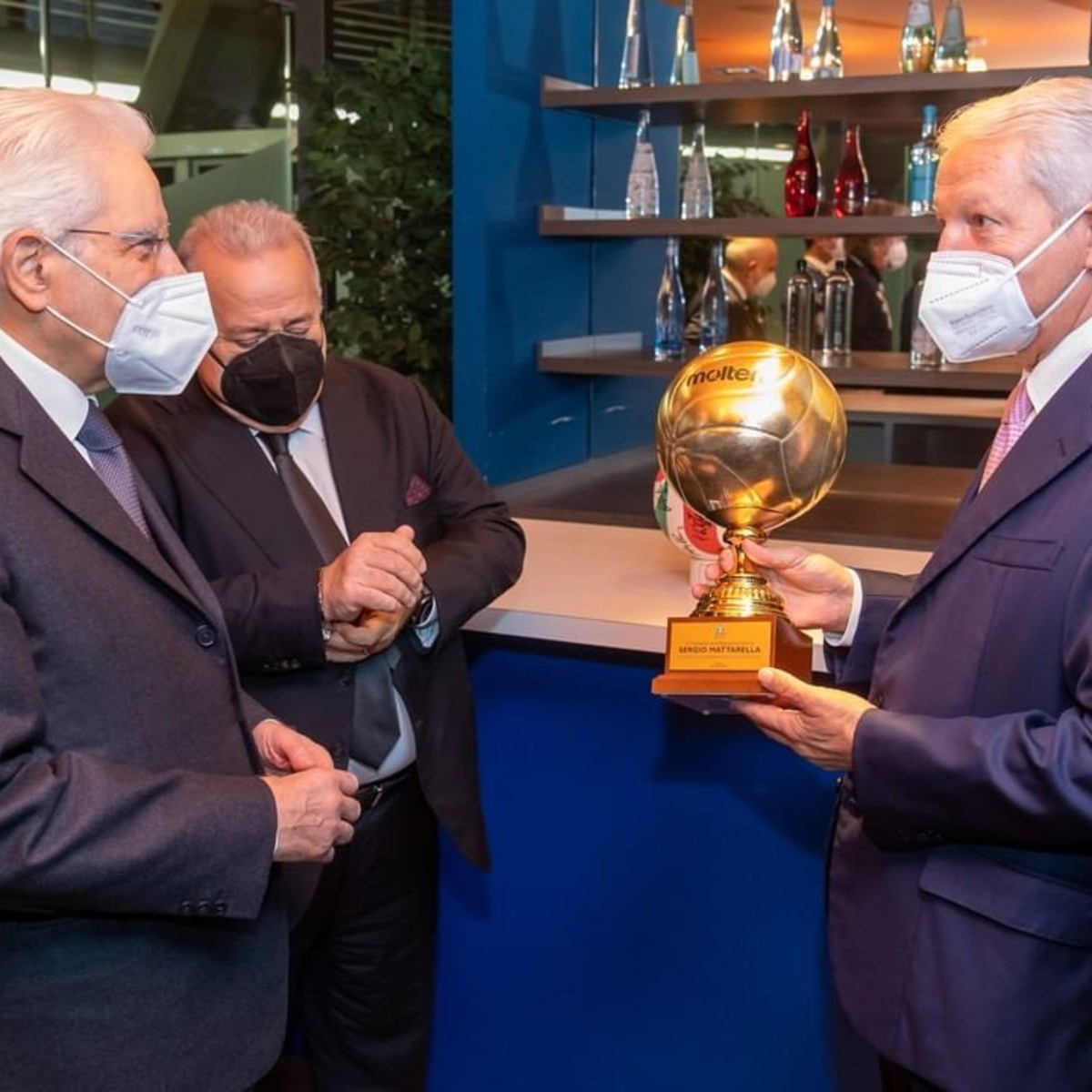 Il presidente Mattarella premiato come miglior giocatore: "Non lo merito..."