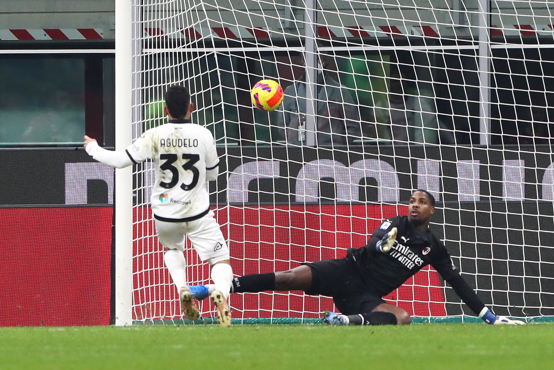 Agudelo, Gyasi e l'arbitro fermano il Milan - foto 21