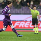 Vlahovic, cucchiaio horror e scuse ai tifosi: primo rigore sbagliato in Serie A
