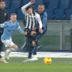 Scontro fortuito, Pussetto travolge Sarri! Alla fine arriva l'abbraccio tra i due