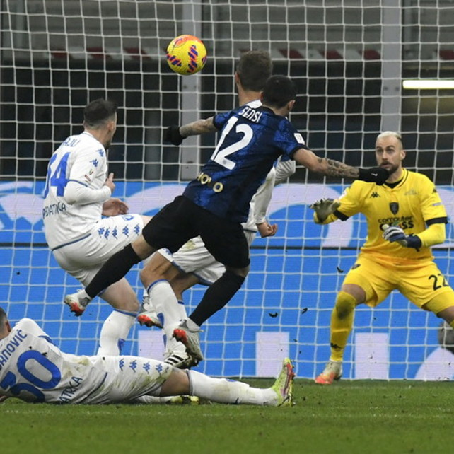 Sensi punisce l&#39;Empoli: Inter ai quarti