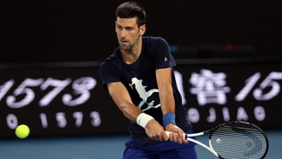 Djokovic, giallo vaccino Covid. Il suo biografo: "Sembra che l'abbia fatto"