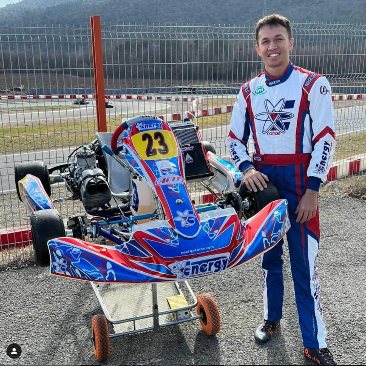 Albon continua ad allenarsi in kart in vista del rientro in F1