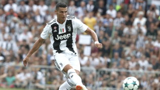 6) Juventus: -561 milioni di euro (1542 milioni di spese, 981 milioni di ricavi. Cristiano Ronaldo acquisto pi&ugrave; costoso: 117 milioni)