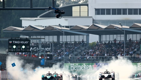 Dal deserto di Diriyah alle folle di Mexico City: il Mondiale si accende