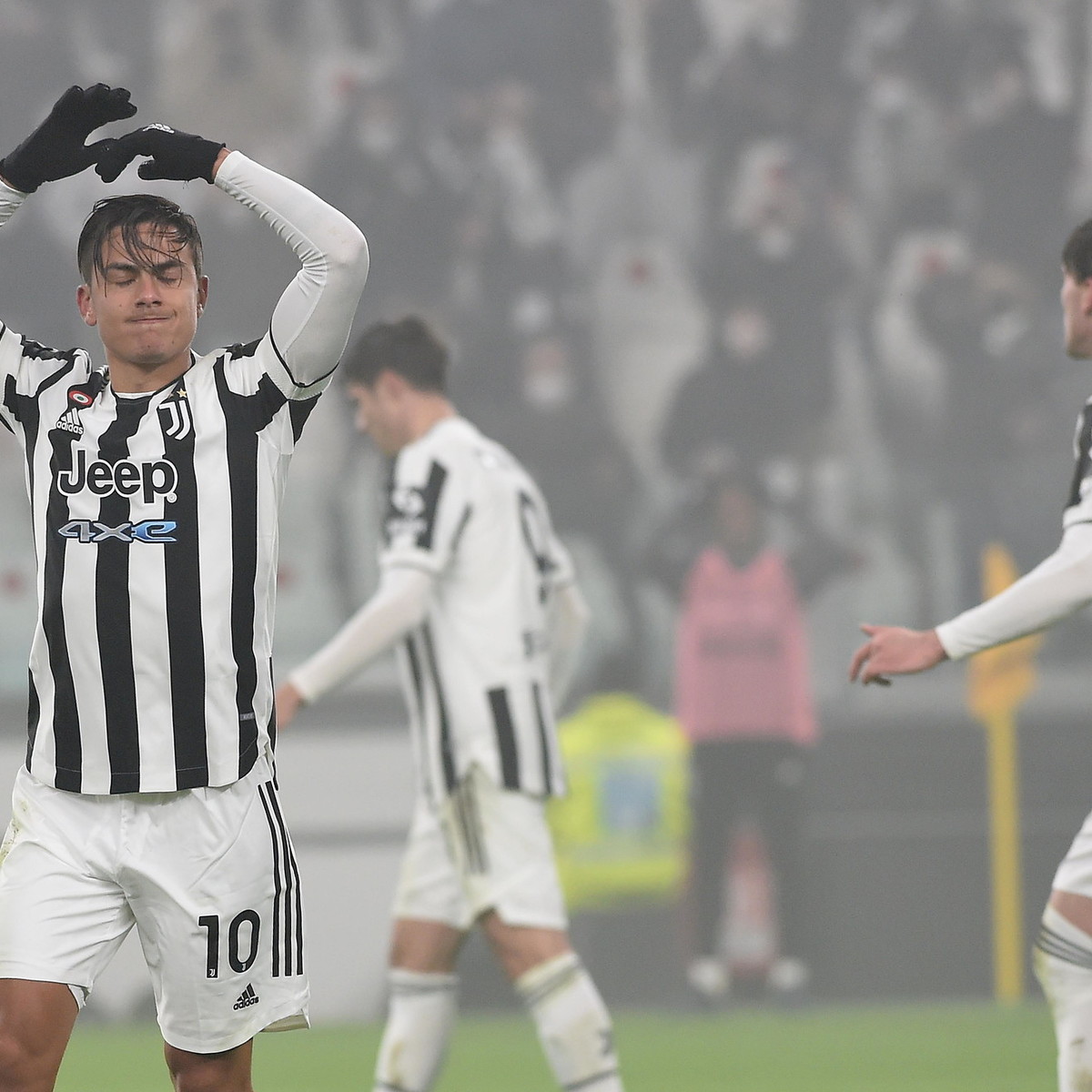 La Juve detta le regole d'ingaggio, Dybala torna a trattare. De Ligt invece...