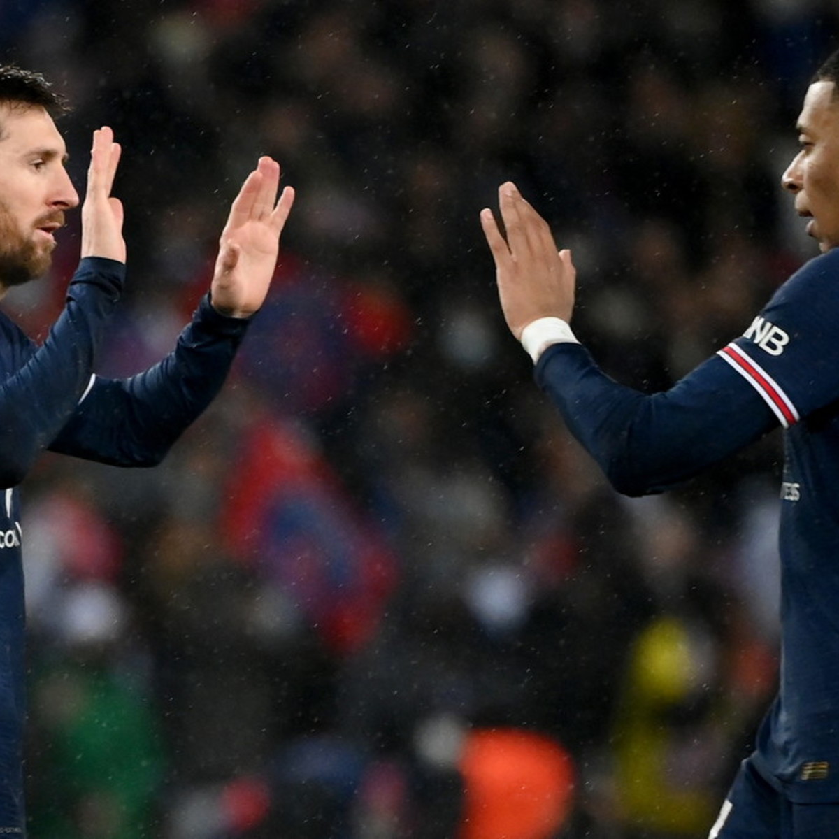 Da Messi a Mbappé: il cambio di consegne che segna una svolta nel calcio mondiale
