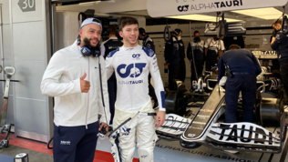 Depay nel paddock di Barcellona per i test di F1