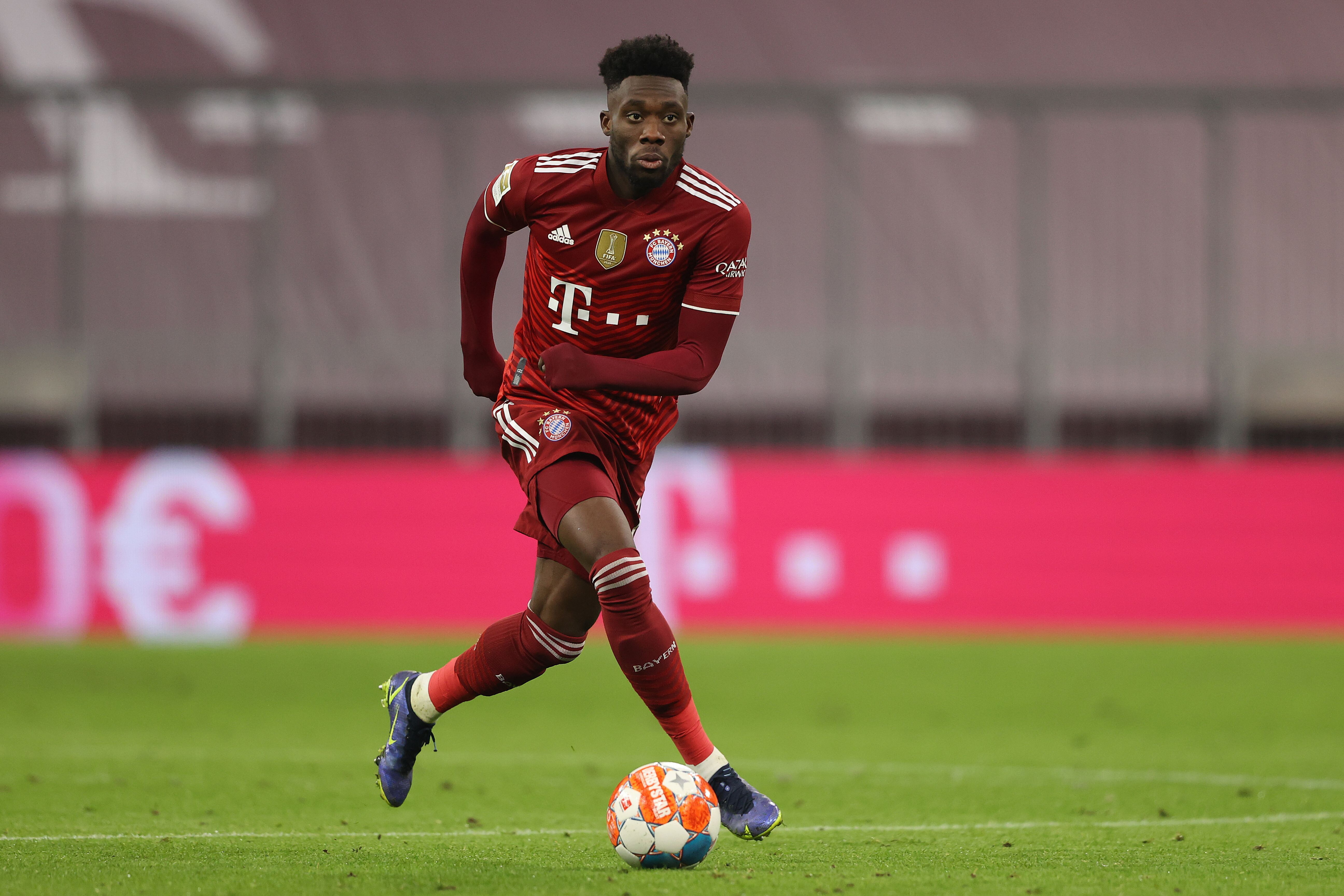 <p> Alphonso Davies (Canda / Bayern Munich), 2000 </p>