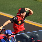 Leclerc scippato a Viareggio: chiedono una foto, gli rubano l'orologio