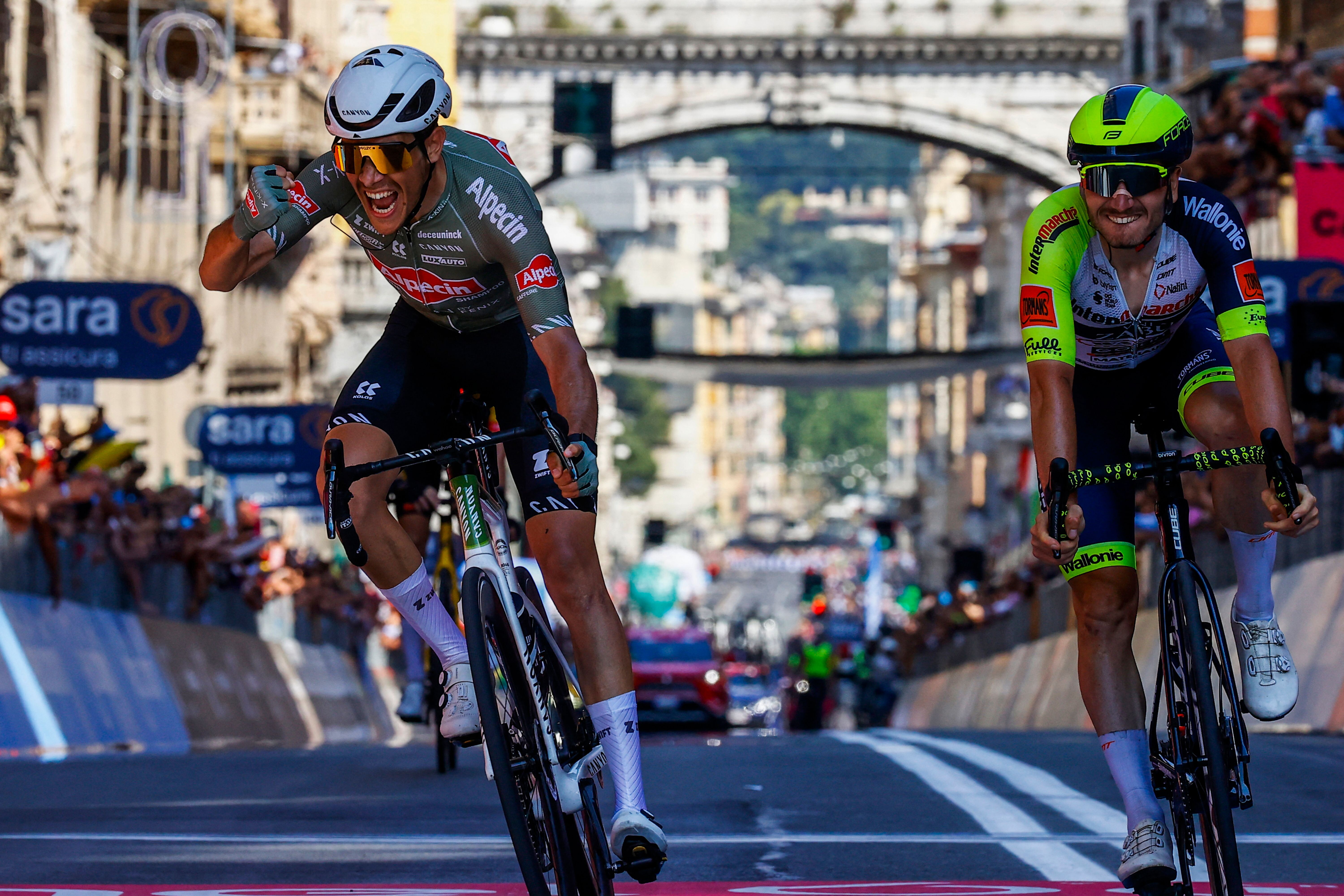 Giro d'Italia, la volata vincente di Oldani - foto 9