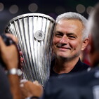 Mou: &quot;Mai accontentarsi. Chi sa solo di calcio non sa niente di calcio&quot;