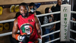 6. Floyd Mayweather 1.08 miliardi di dollari - Boxe