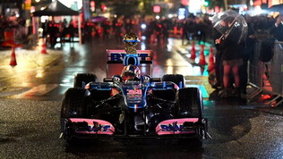 Il Pallone d'Oro arriva su una Alpine da F1 FOTO