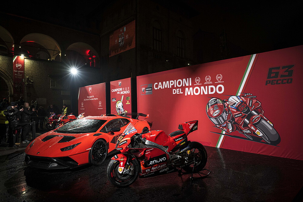 Che festa a Bologna per i campioni della Ducati - foto 24