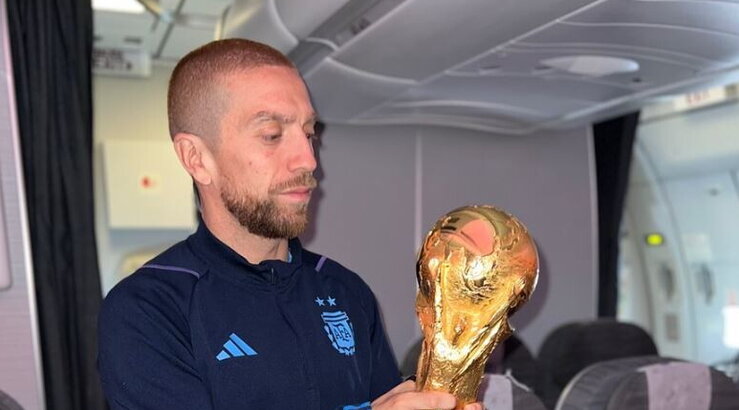 Argentina, festa in volo: Leo &amp; Co. in posa con la Coppa FOTO