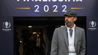 Apprensione per Gianluca Vialli, la madre 87enne vola a Londra dove il figlio è in cura