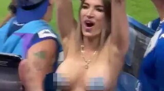 Nuda per l&rsquo;Argentina campione, 'La chica del topless' ora rischia grosso