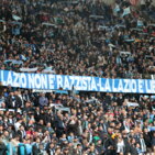 Lazio, maglia speciale dopo il caso Umtiti | I tifosi: &quot;Non razzismo, libert&agrave;&quot;