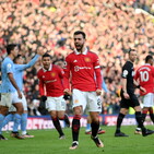 City, altro crollo: derby allo United in rimonta in 4', De Zerbi travolge il Liverpool