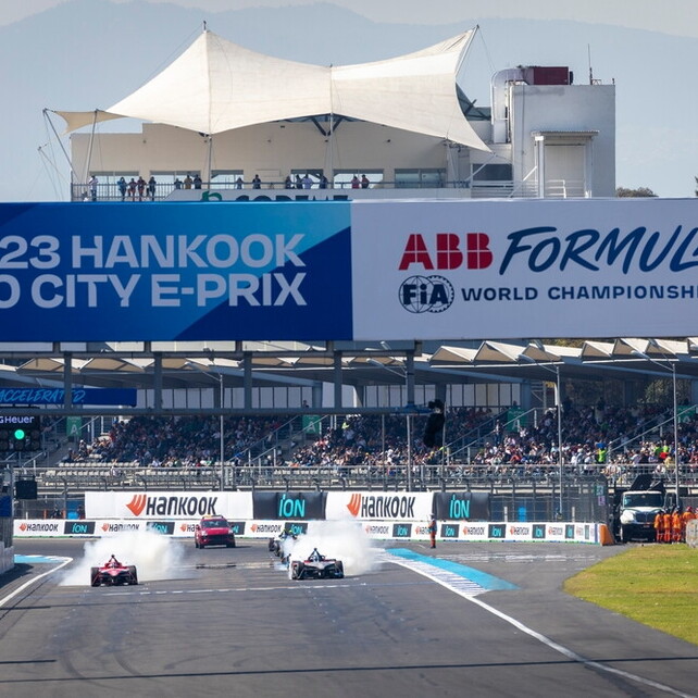 Dennis padrone a Citt&agrave; del Messico